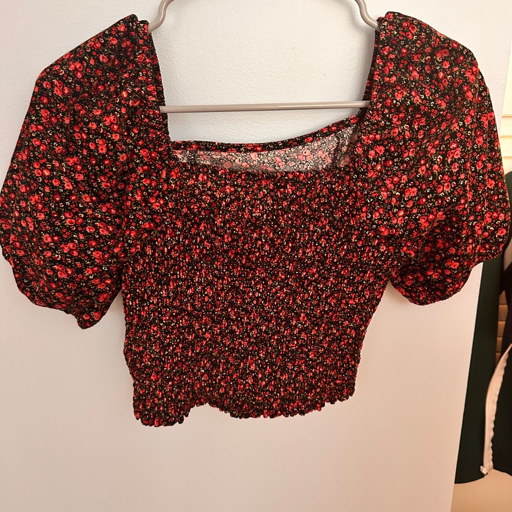 GAP Black and Red Floral Puff Sleeve Blouse